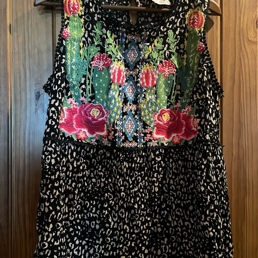 Savanna Jane Pink and Green Sleeveless Graphic Blouse